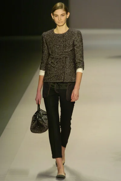 Look 16